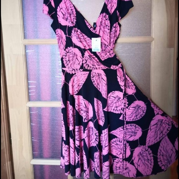 Dresses & Skirts - Flowy Summer Leaf Pattern Purple Wrap Style Dress